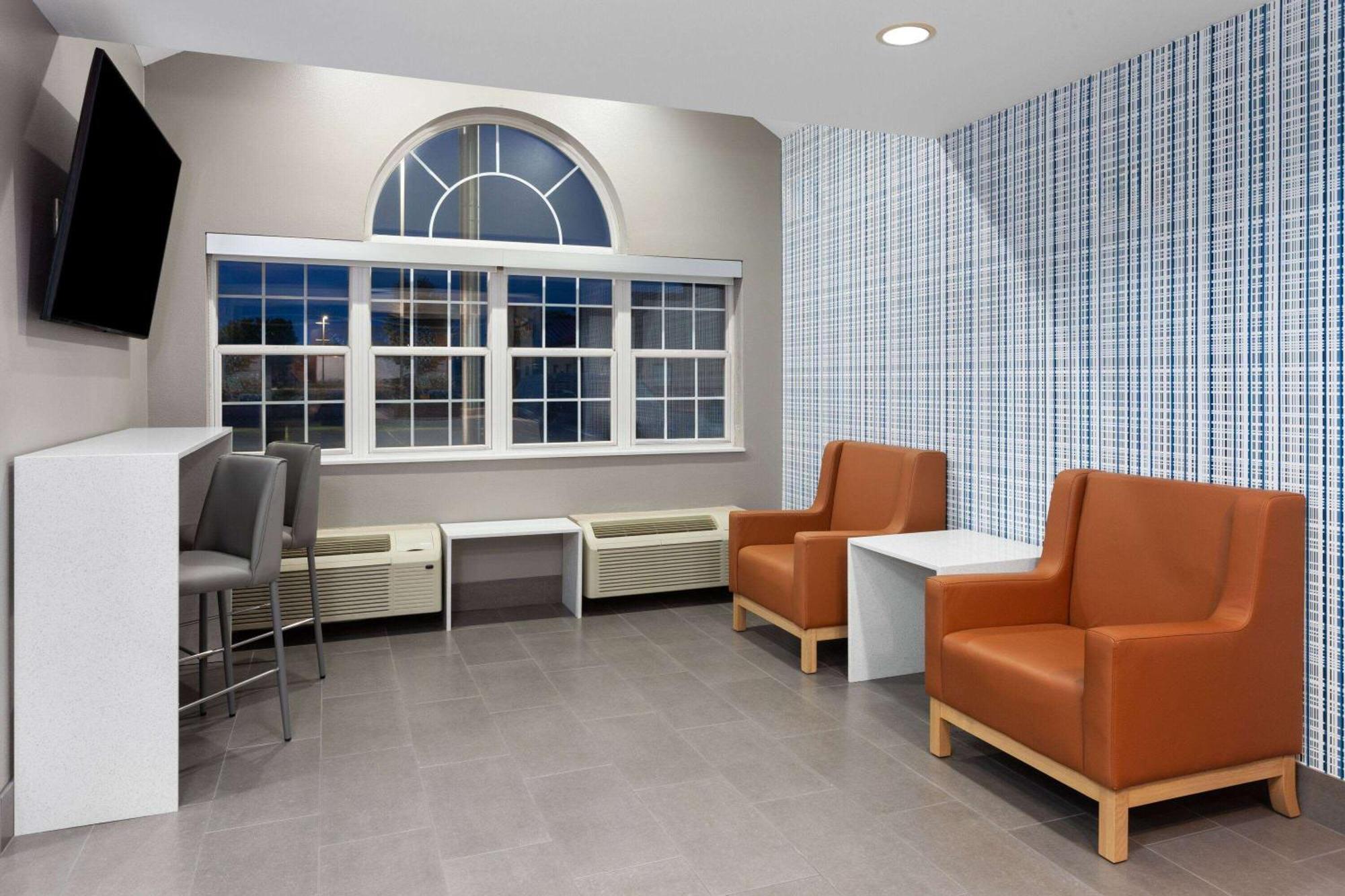 Microtel Inn By Wyndham Janesville Buitenkant foto