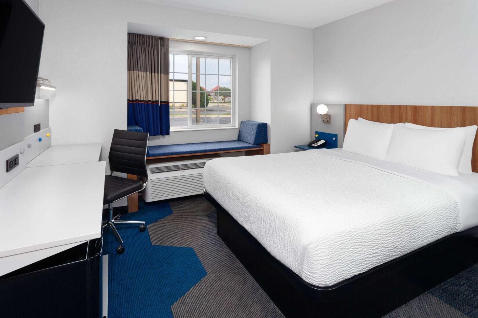 Microtel Inn By Wyndham Janesville Buitenkant foto