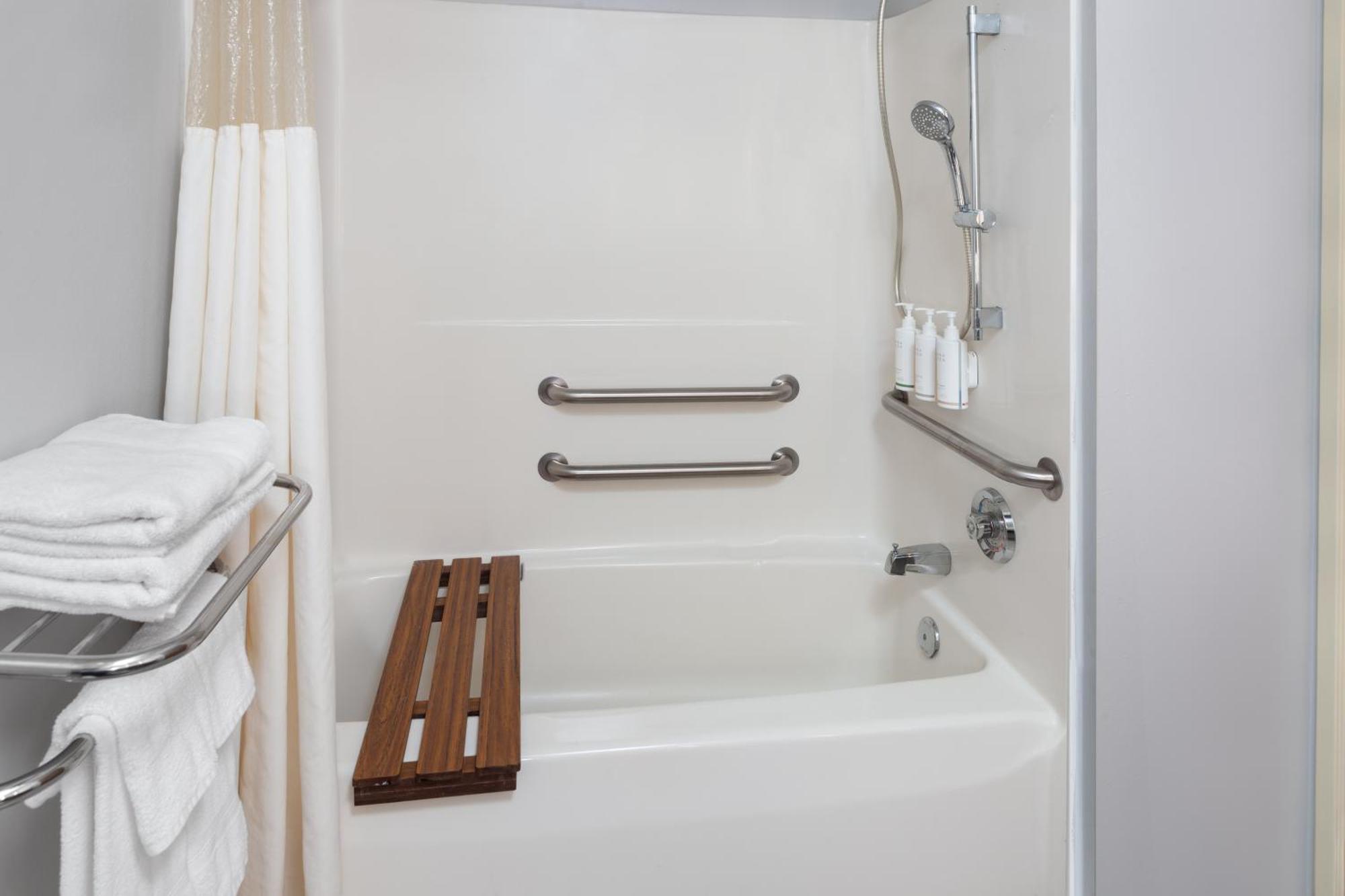 Microtel Inn By Wyndham Janesville Buitenkant foto